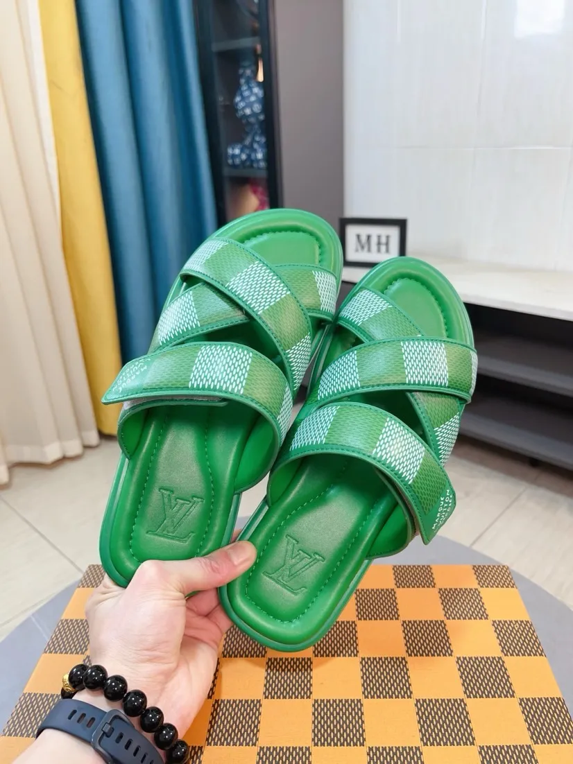 Men's shoes 💰380🌹🌹 (lv-Louis Vuitton) New men's slippers, high-end boutique, exquisite embossed logo decoration on the upper, fine workmanship, super soft soles, casual, loose and comfortable, a must-have in summer! \nsize：38-44